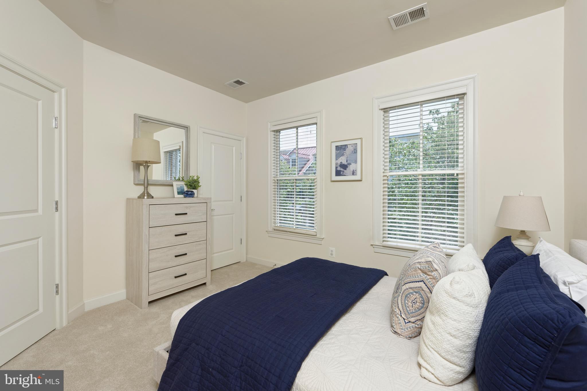 CHATHAM SQUARE - Residential