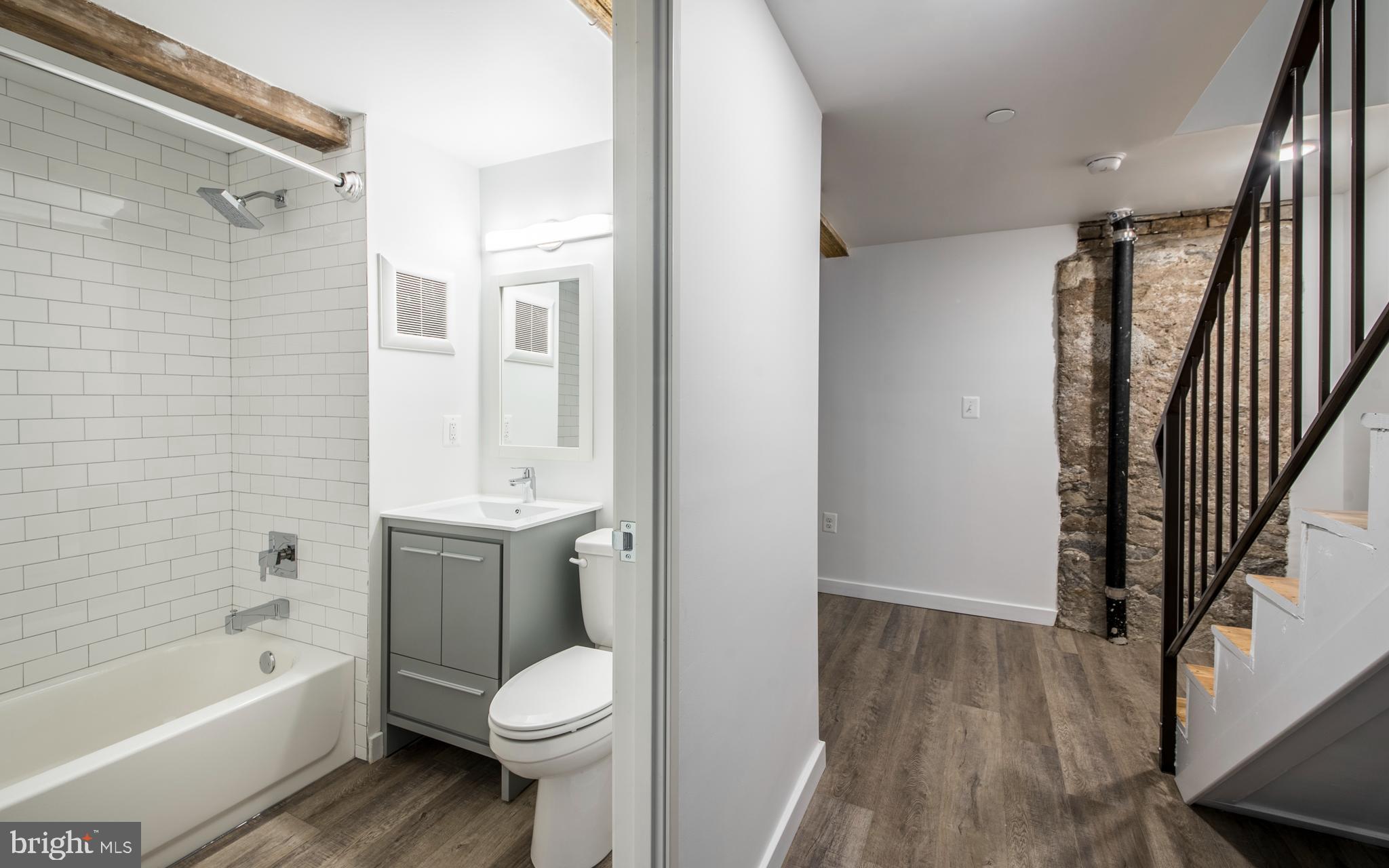 LOWER MOYAMENSING - Residential Lease