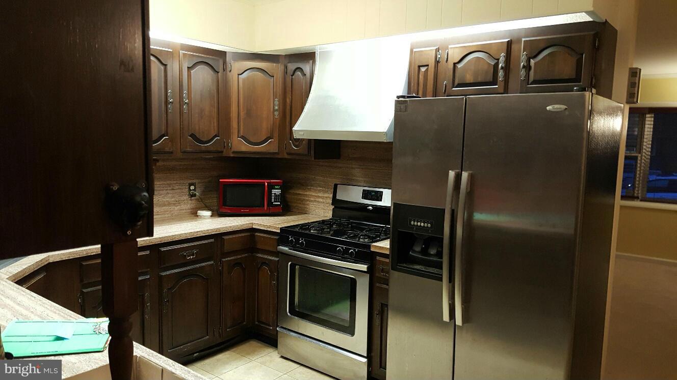 COUNTRY CLUB ESTATES - Residential Lease