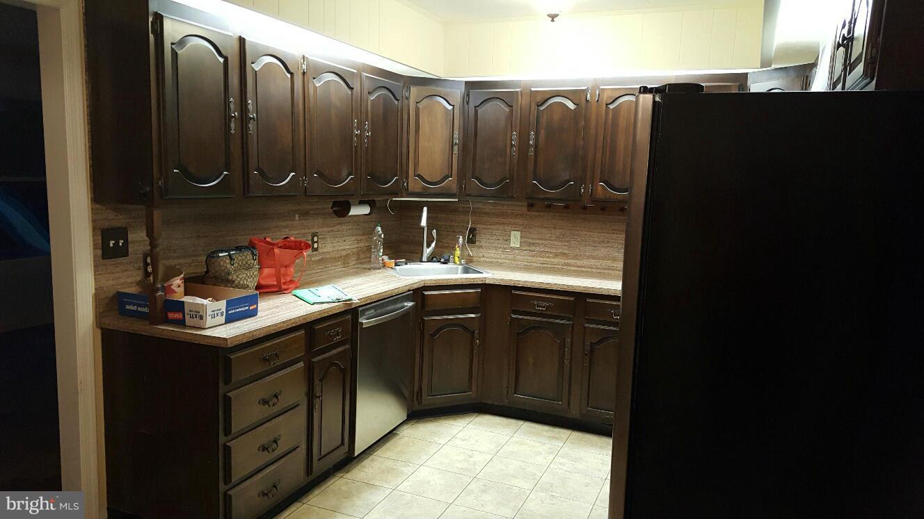 COUNTRY CLUB ESTATES - Residential Lease