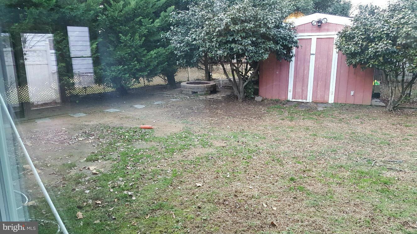 COUNTRY CLUB ESTATES - Residential Lease