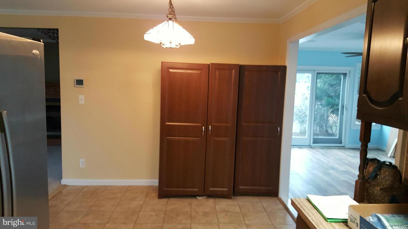 COUNTRY CLUB ESTATES - Residential Lease