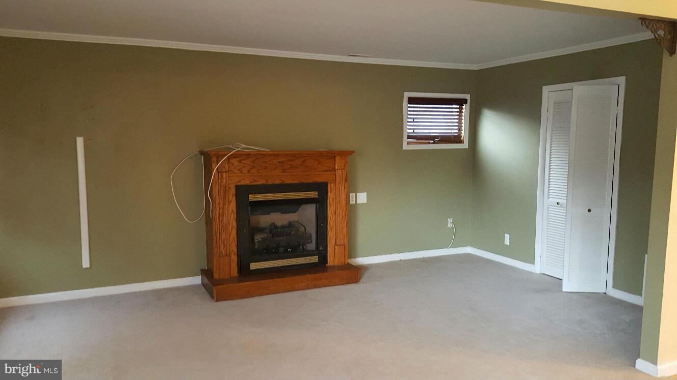 COUNTRY CLUB ESTATES - Residential Lease