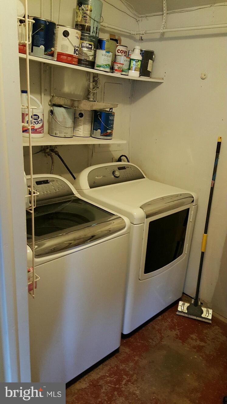 COUNTRY CLUB ESTATES - Residential Lease