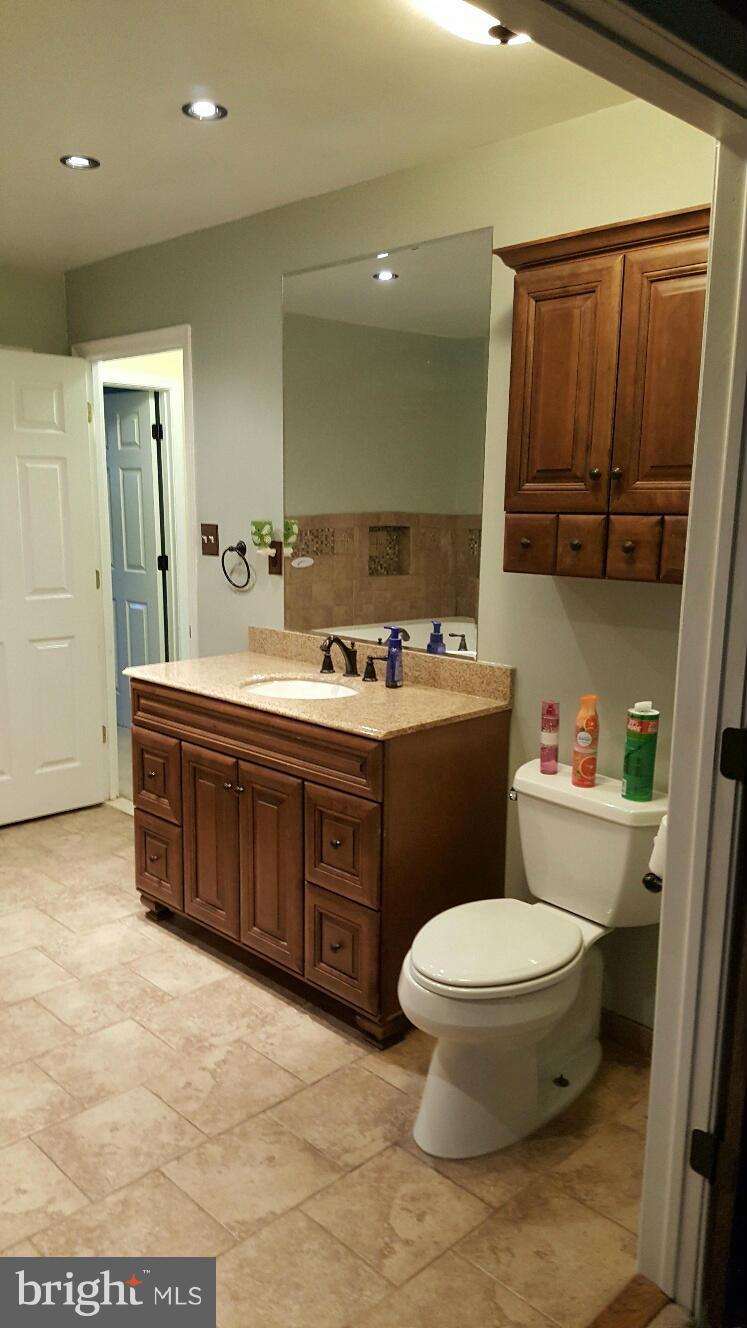 COUNTRY CLUB ESTATES - Residential Lease