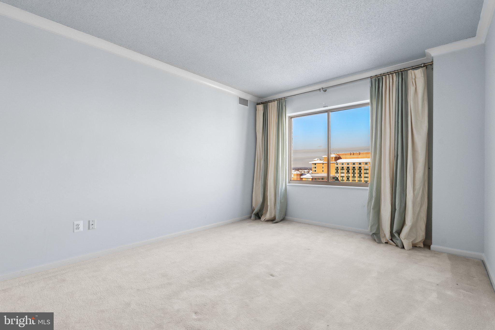 LANSDOWNE WOODS - Residential