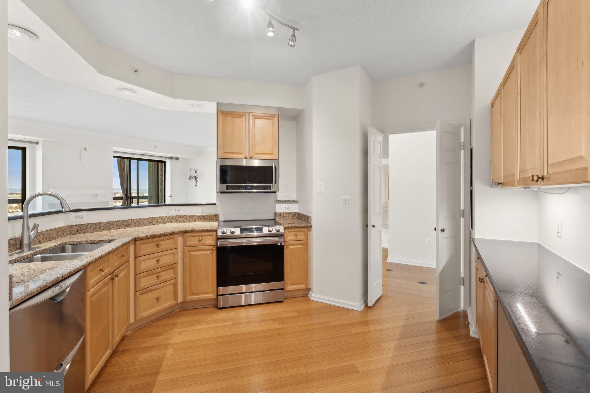 LANSDOWNE WOODS - Residential