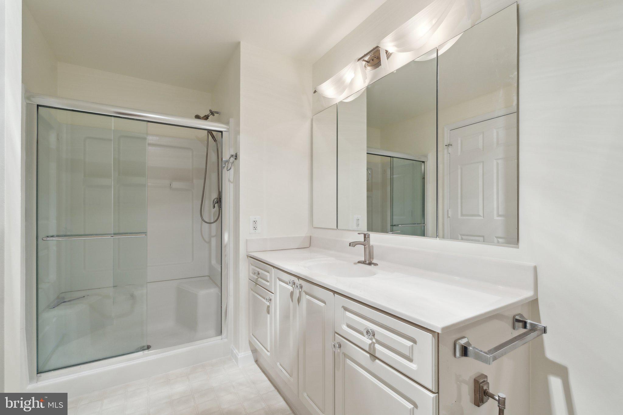 LANSDOWNE WOODS - Residential