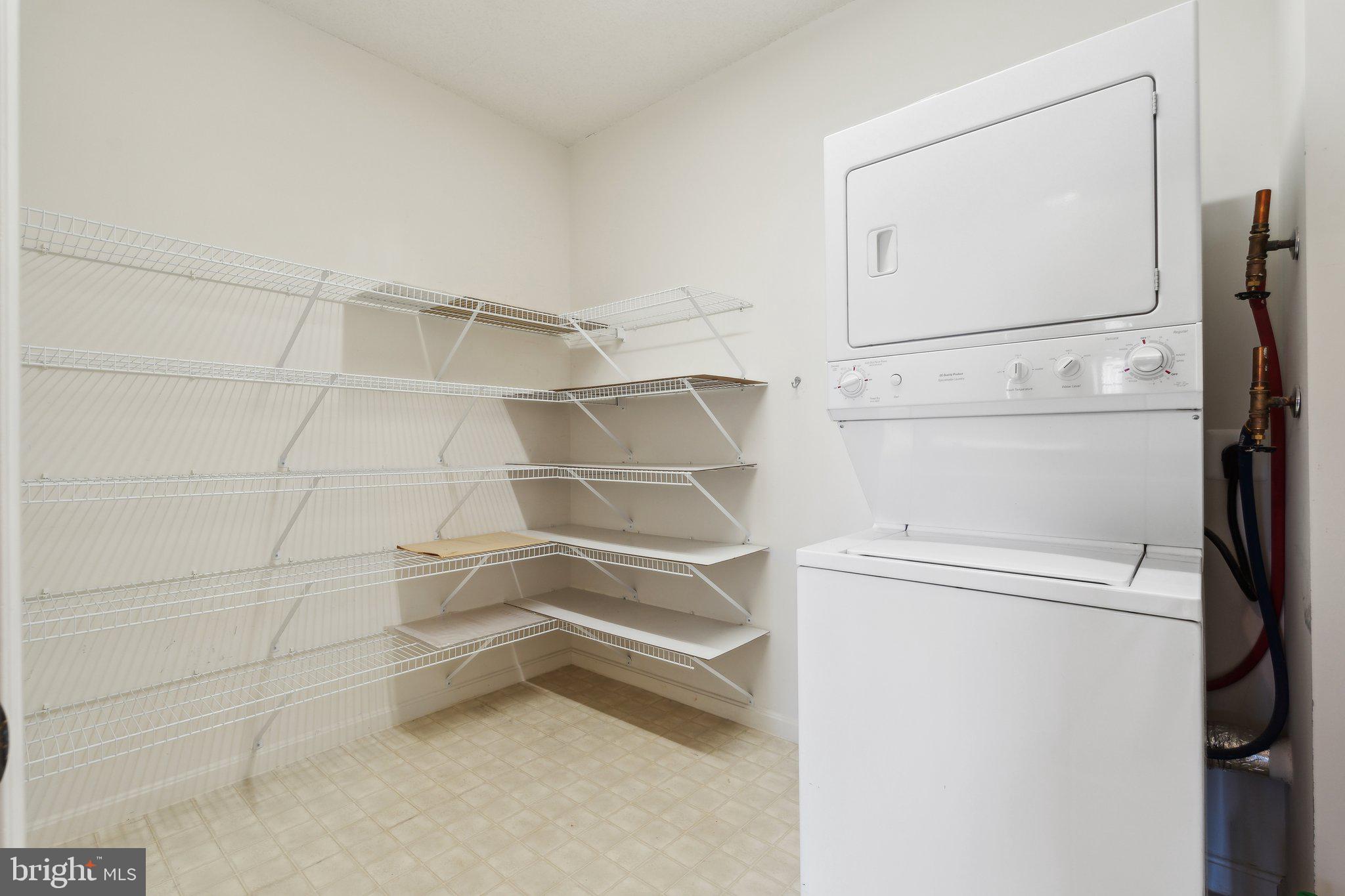 LANSDOWNE WOODS - Residential