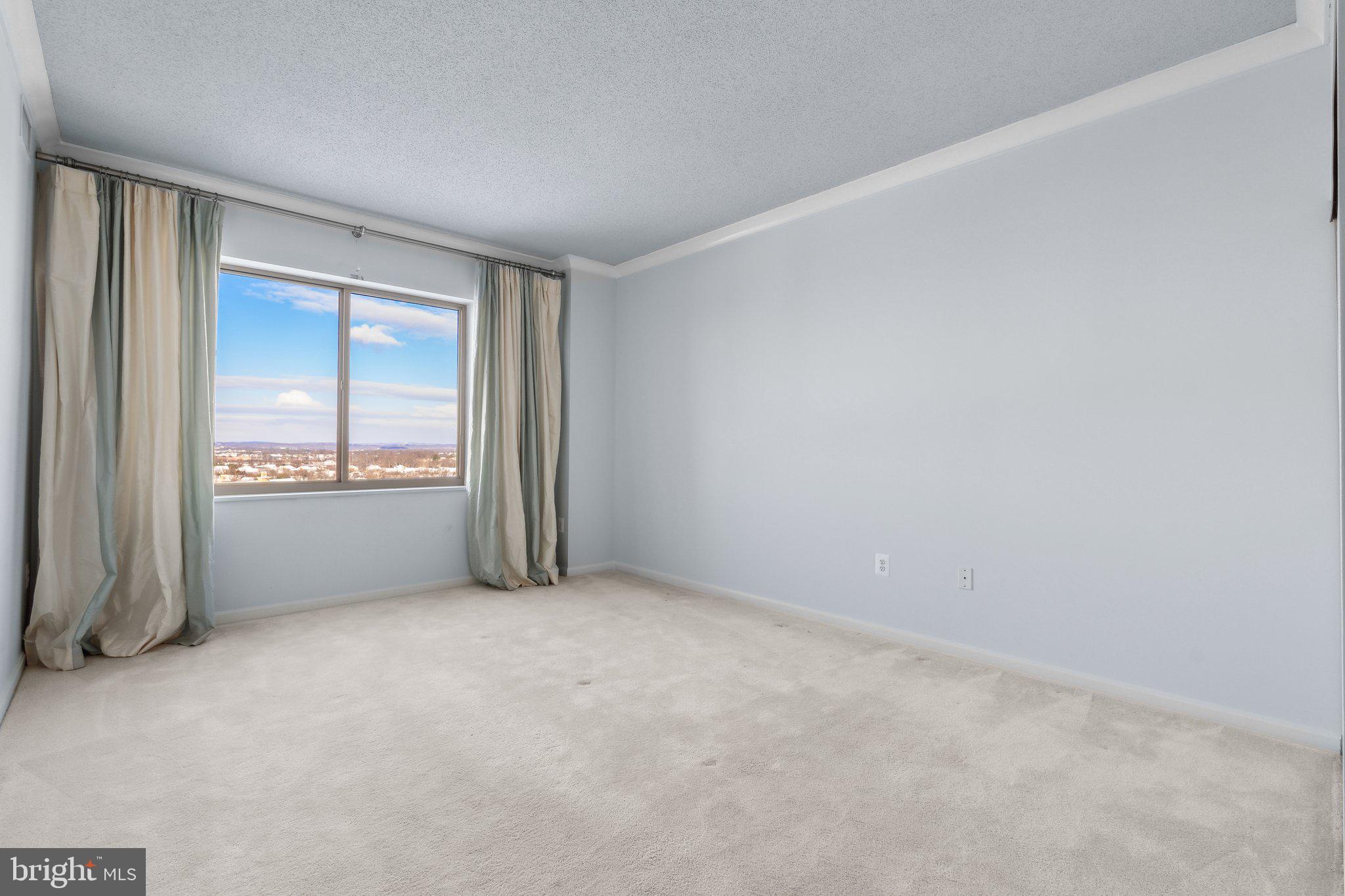 LANSDOWNE WOODS - Residential