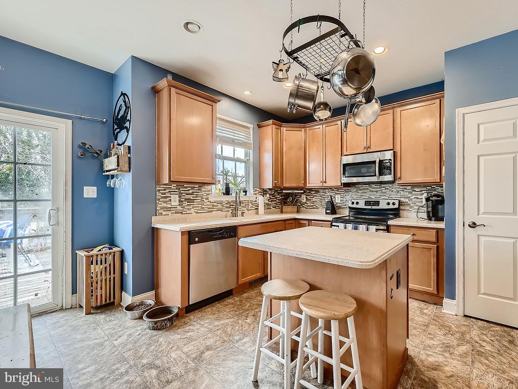 BRIDGEWATER AT CARVEL BEACH - Residential