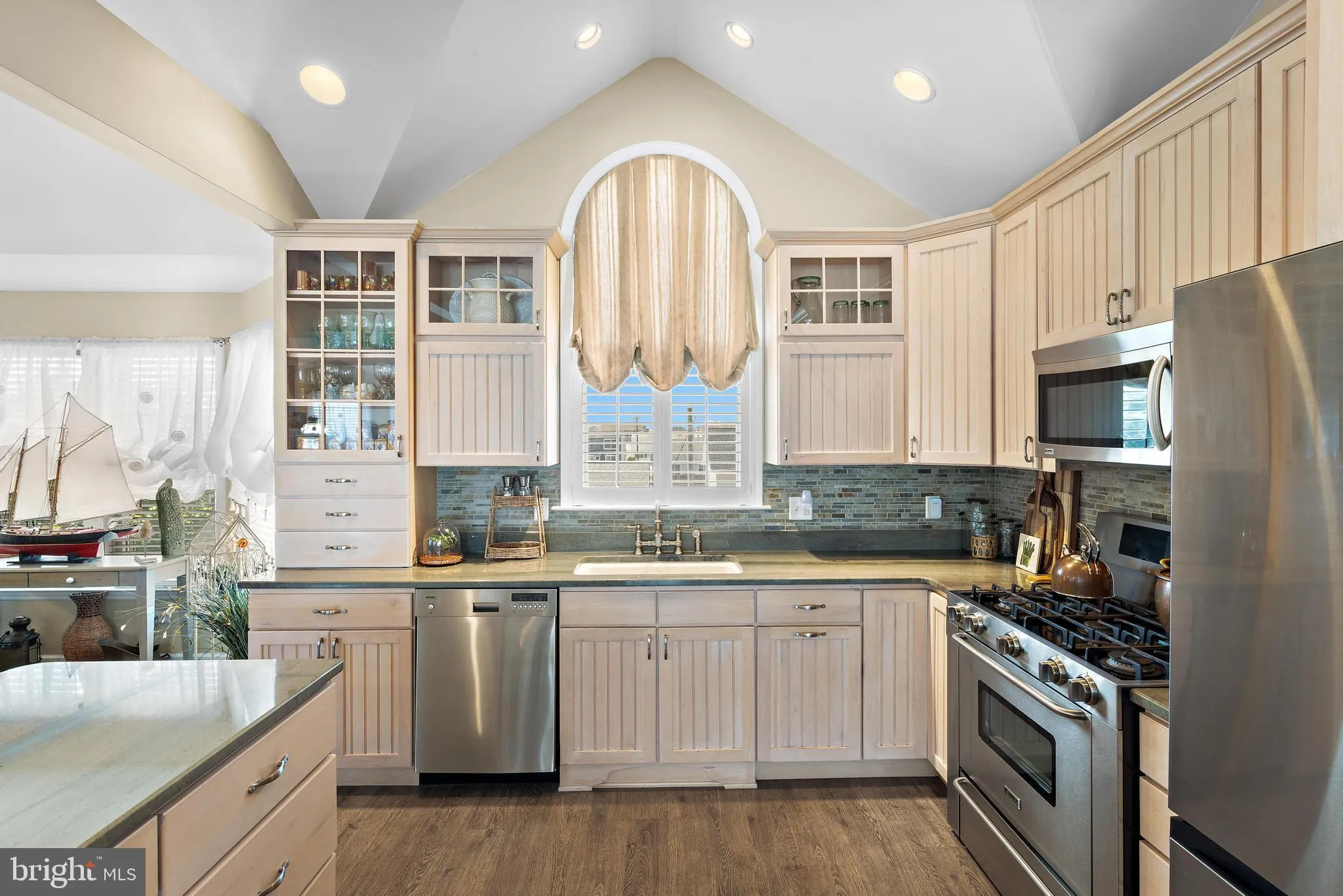 Manahawkin, New Jersey 08050, United States, 4 Bedrooms Bedrooms, ,4 BathroomsBathrooms,Residential,Active,197778