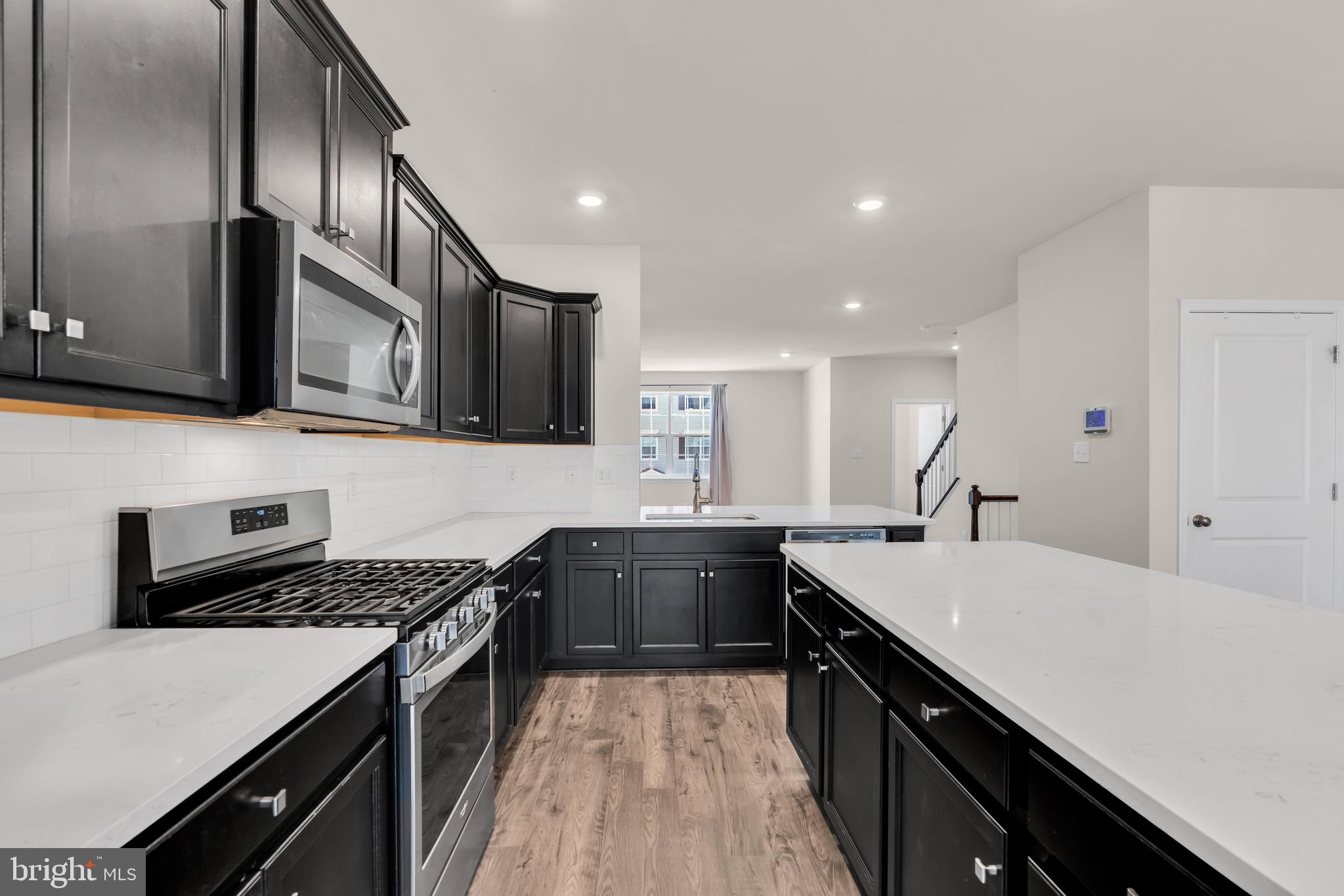 504 E INTERNATIONAL ROAD