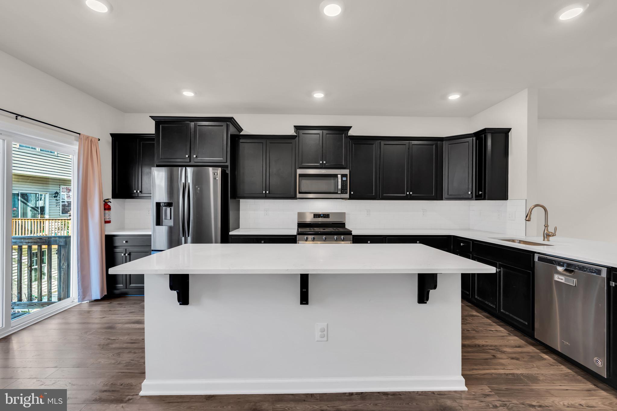 504 E INTERNATIONAL ROAD