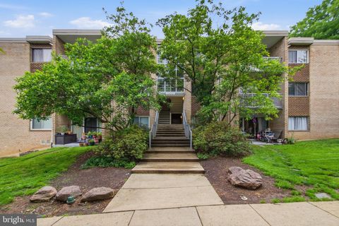 Photo of 8006 Chanute Place #17/4, FALLS CHURCH, VA 22042 (MLS # VAFX2309444)