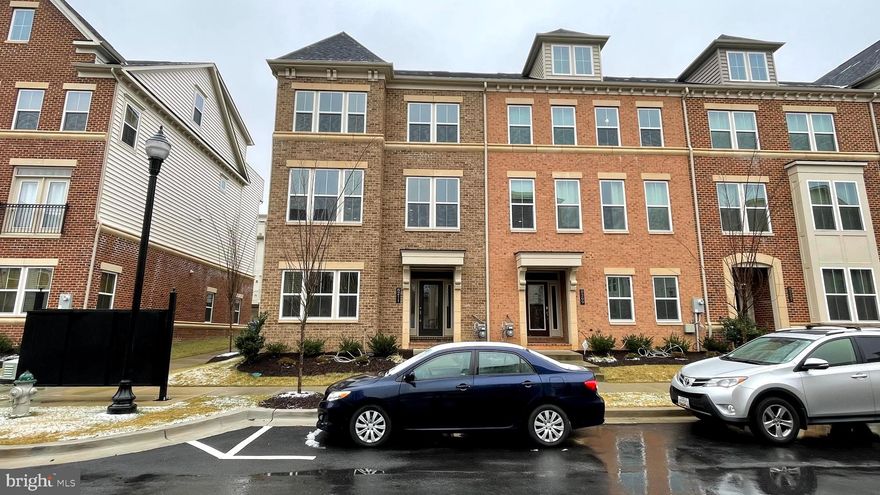 Gorgeous 3 story end unit townhouse with 5 bedroom, 4.5 bath, 2 garage parking, 2,352 SF living space with open floor plan, updated kitchen with large island and stainless steel appliances, separate dining area and balcony. Master bedroom with walk-in closets, dual vanities, large soaking tub and separate shower. Convenient locations, close to schools, shopping and restaurants. No Pets. Text William for questions. Copy link and apply online https://apply.link/2MbG3IT