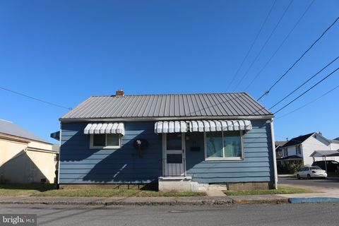 Homes For Sale - 19 Myrtle Avenue<br/> PETERSBURG, WV 26847