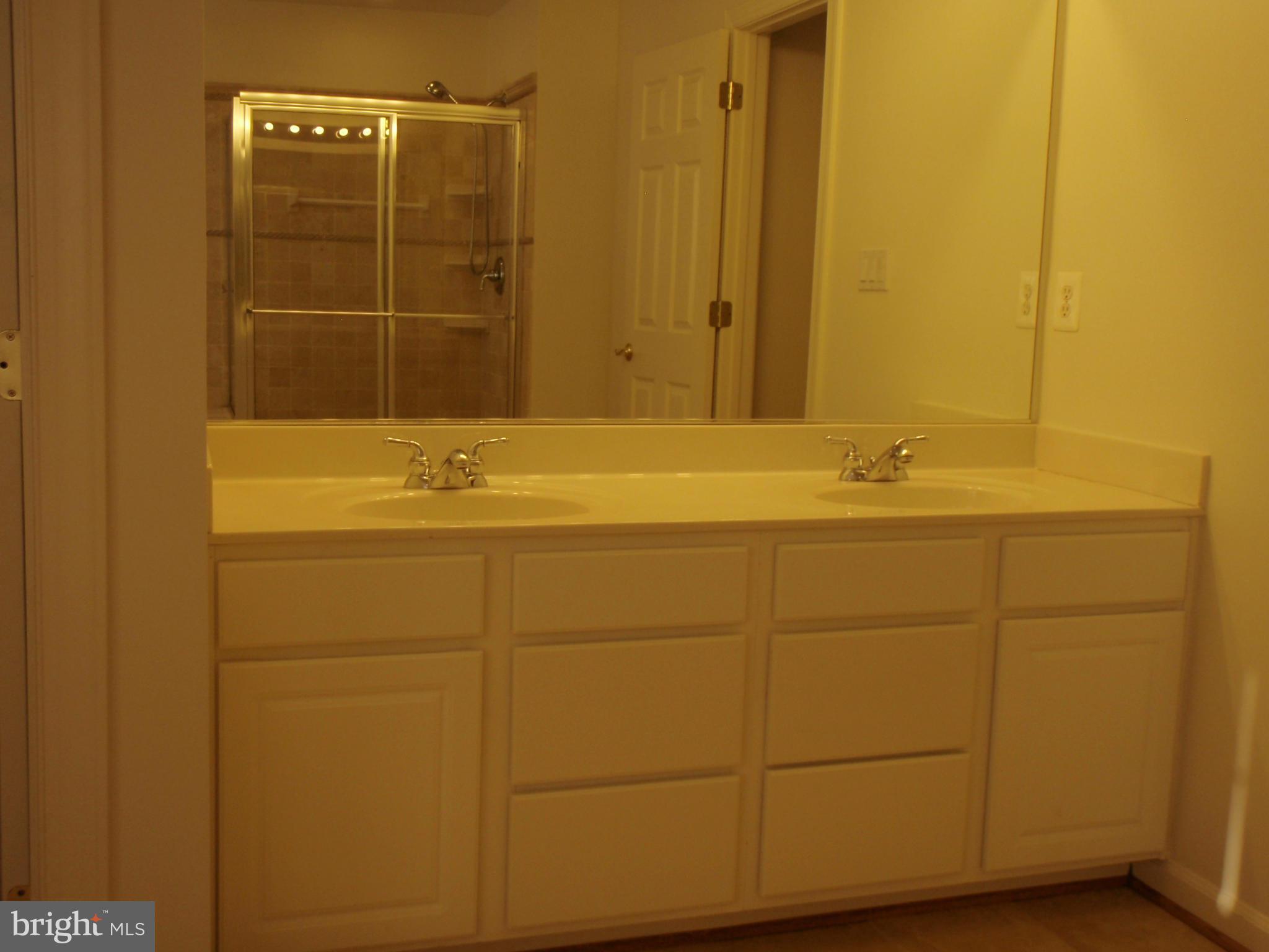 BLOOMS MILL - Residential Lease