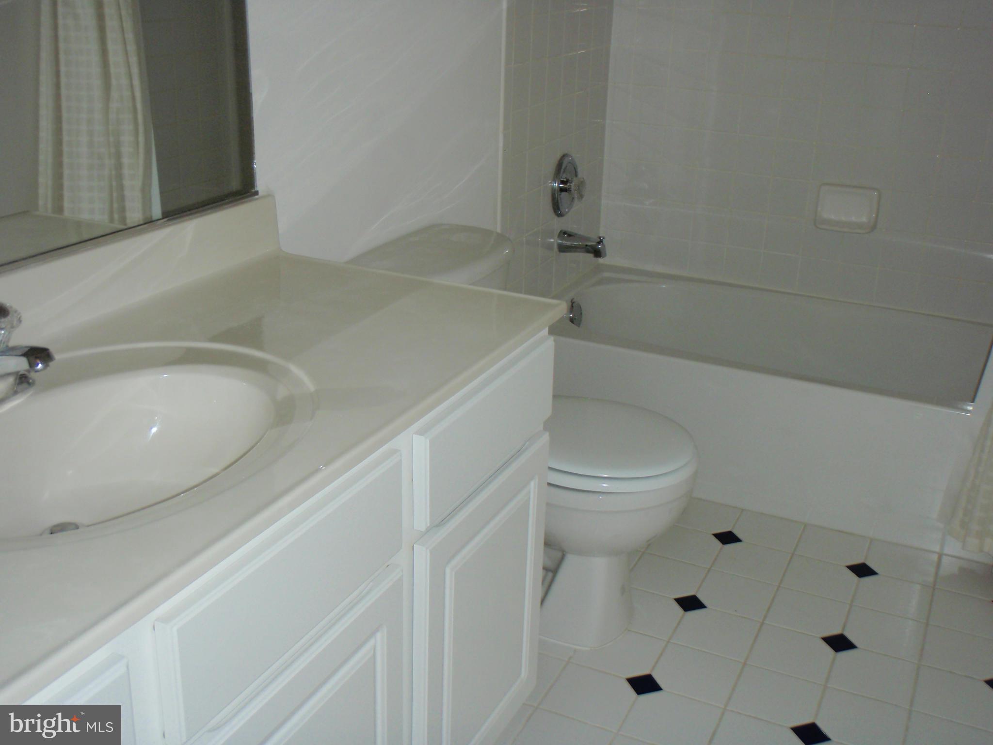 BLOOMS MILL - Residential Lease