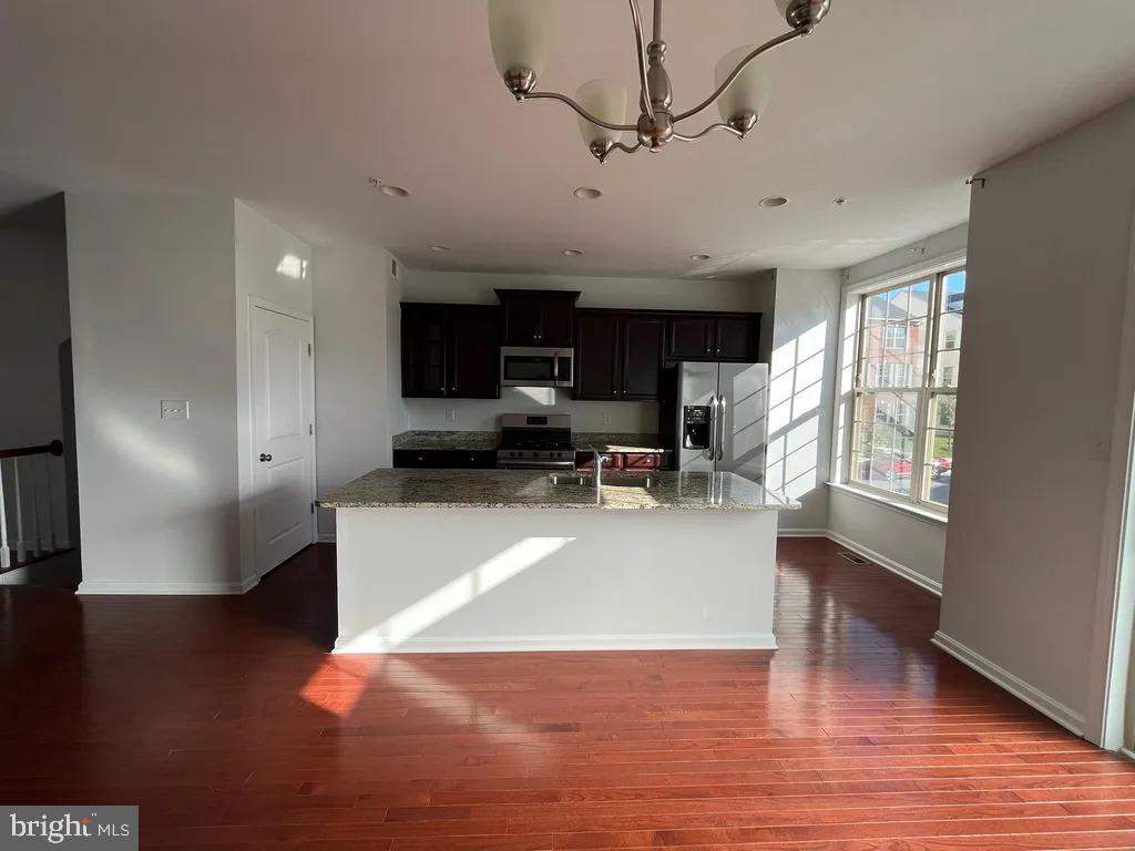 WOODMORE TOWNE CENTRE - Residential Lease