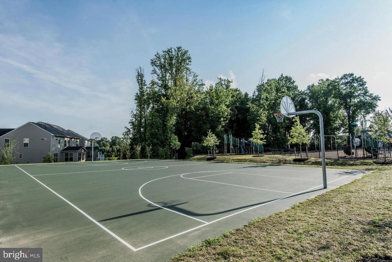 WOODMORE TOWNE CENTRE - Residential Lease