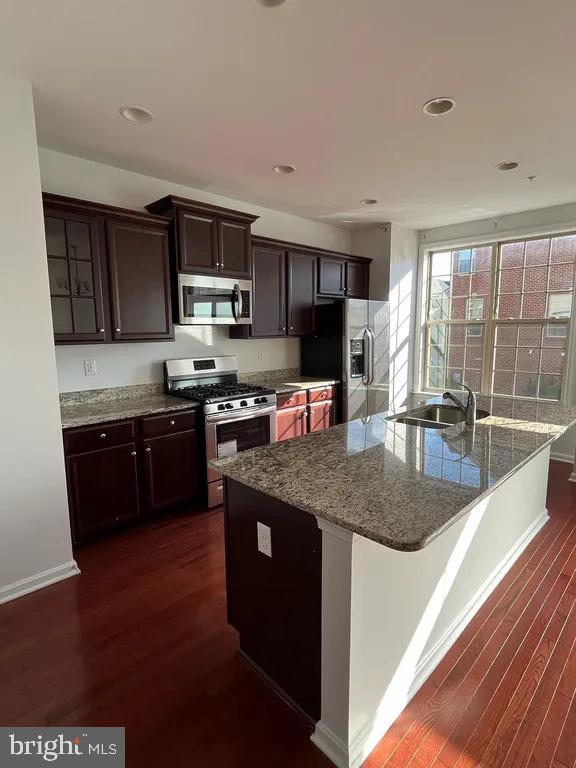 WOODMORE TOWNE CENTRE - Residential Lease