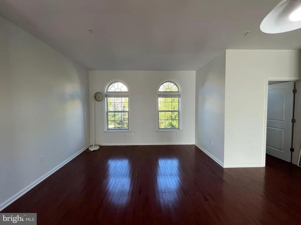 WOODMORE TOWNE CENTRE - Residential Lease