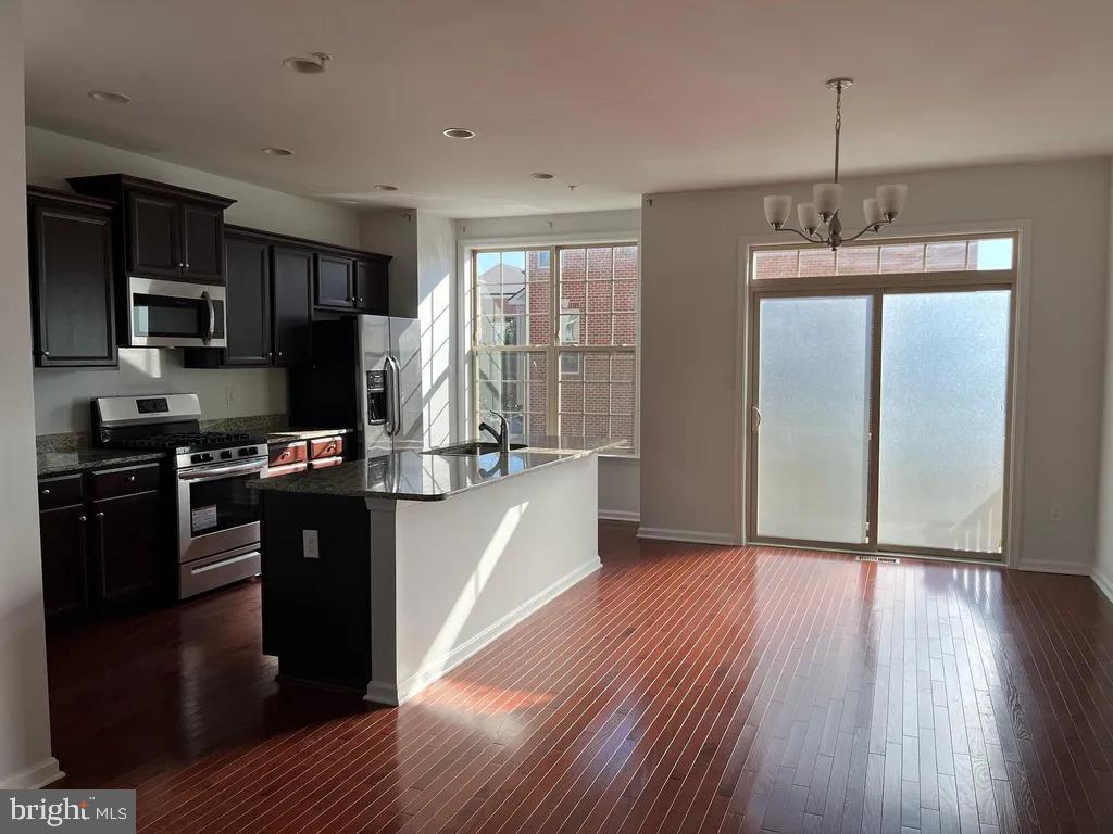 WOODMORE TOWNE CENTRE - Residential Lease