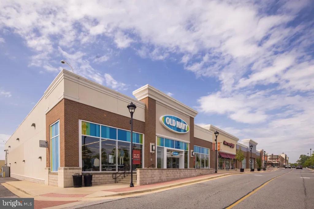 WOODMORE TOWNE CENTRE - Residential Lease