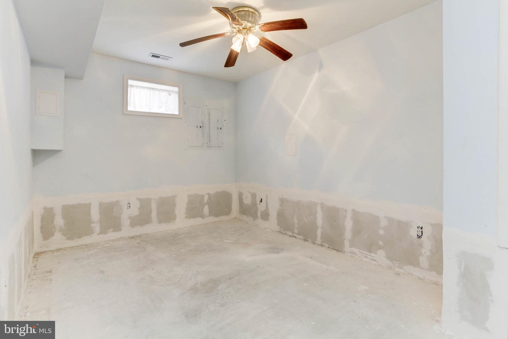 CALVERT TOWNE TOWNHOUSES - Residential