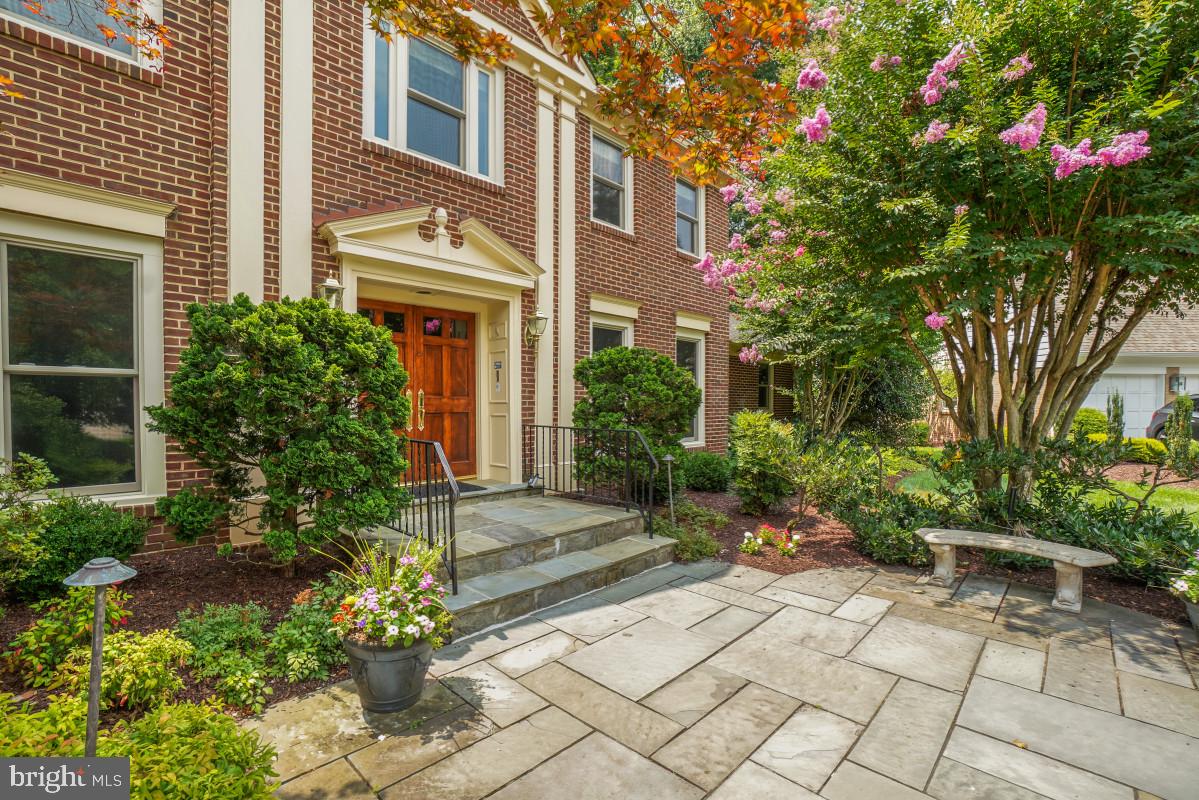 10904 ROUNDTABLE COURT