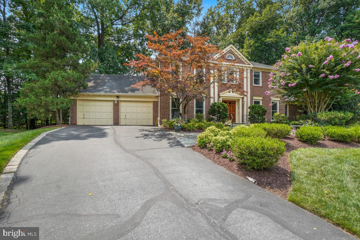 10904 ROUNDTABLE COURT