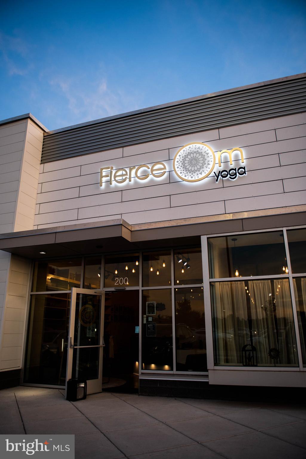 COMMONWEALTH PLACE AT WESTFIELDS - Residential