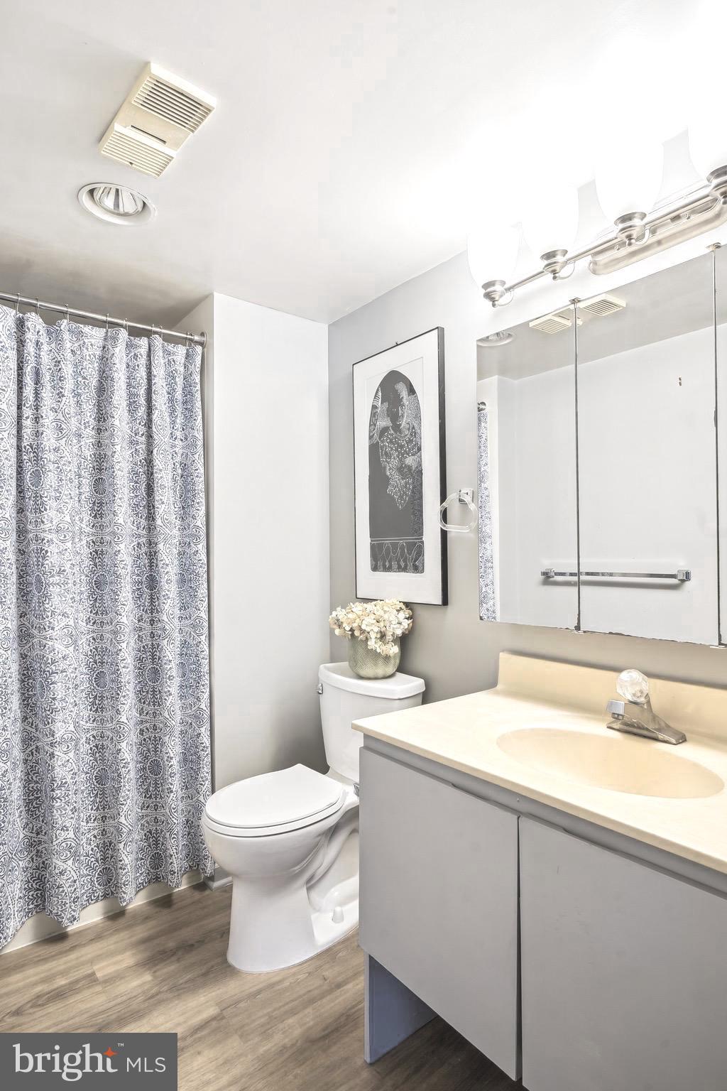 LEISURE WORLD - Residential