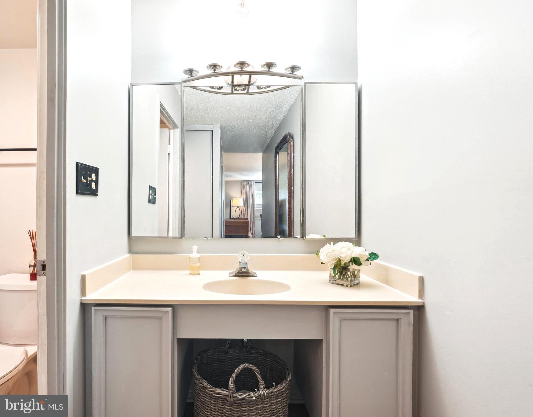 LEISURE WORLD - Residential