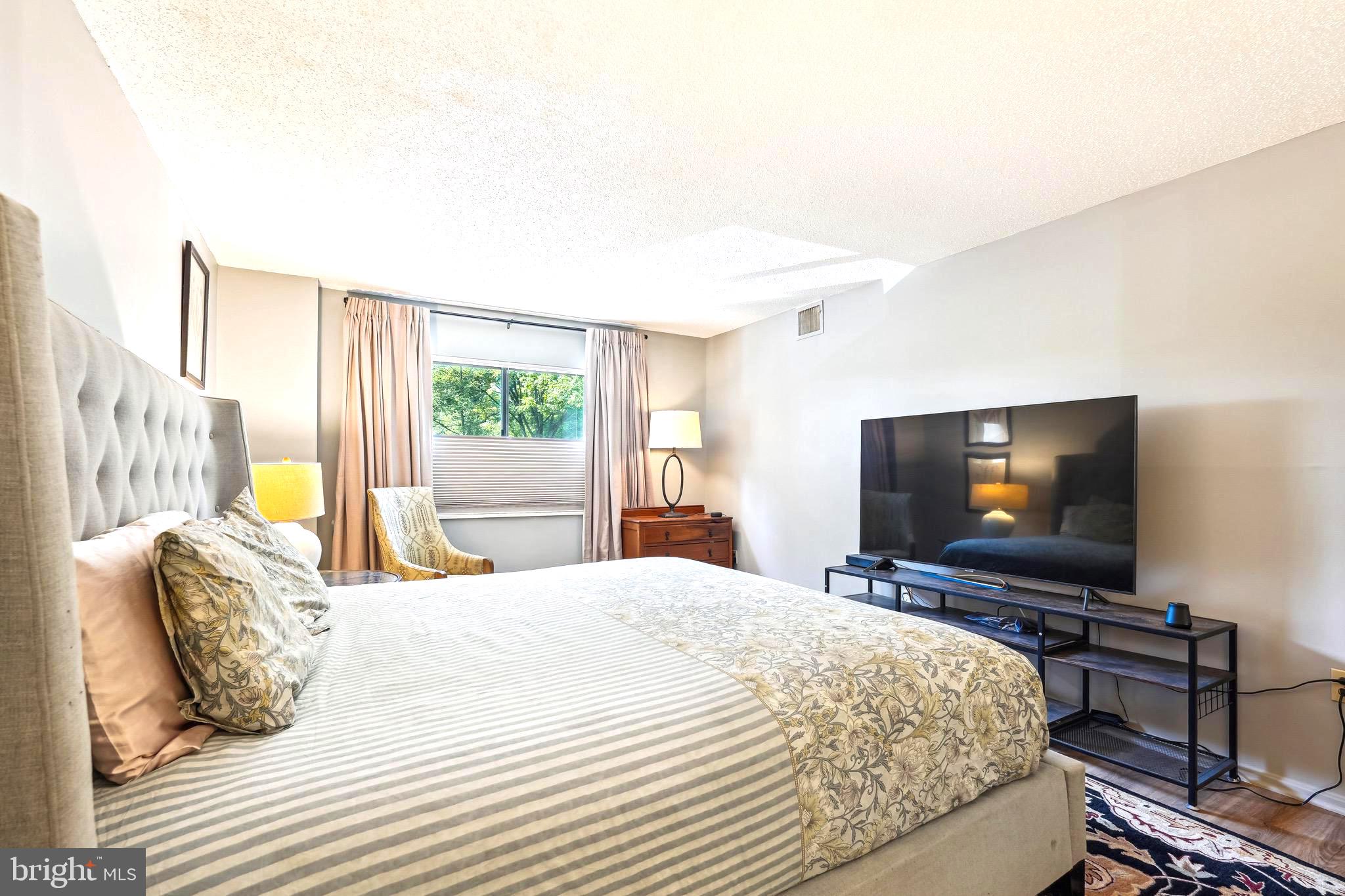 LEISURE WORLD - Residential