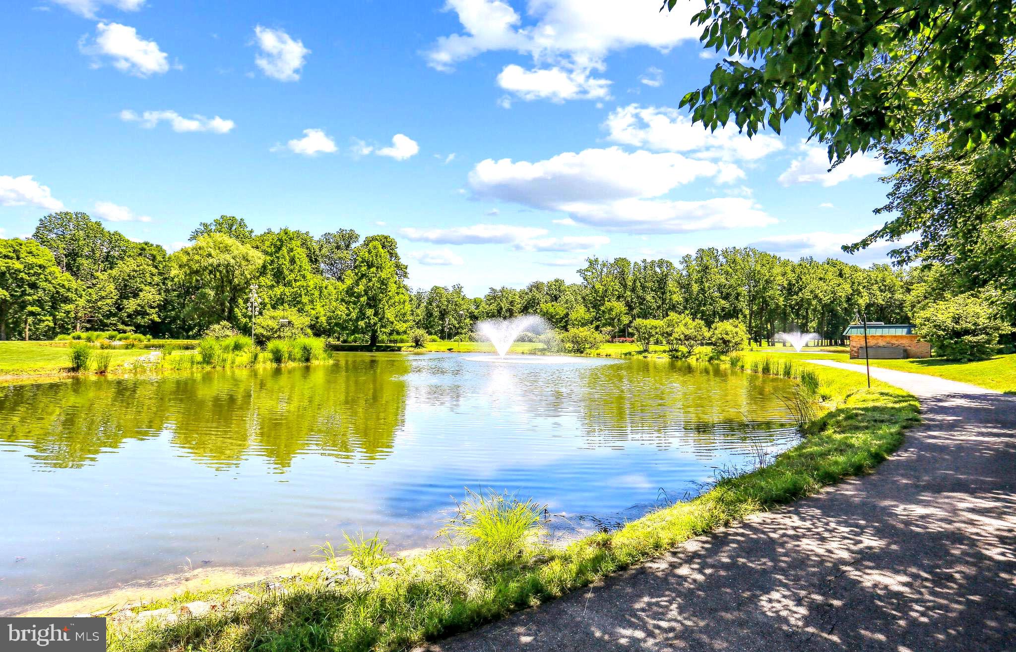 LEISURE WORLD - Residential