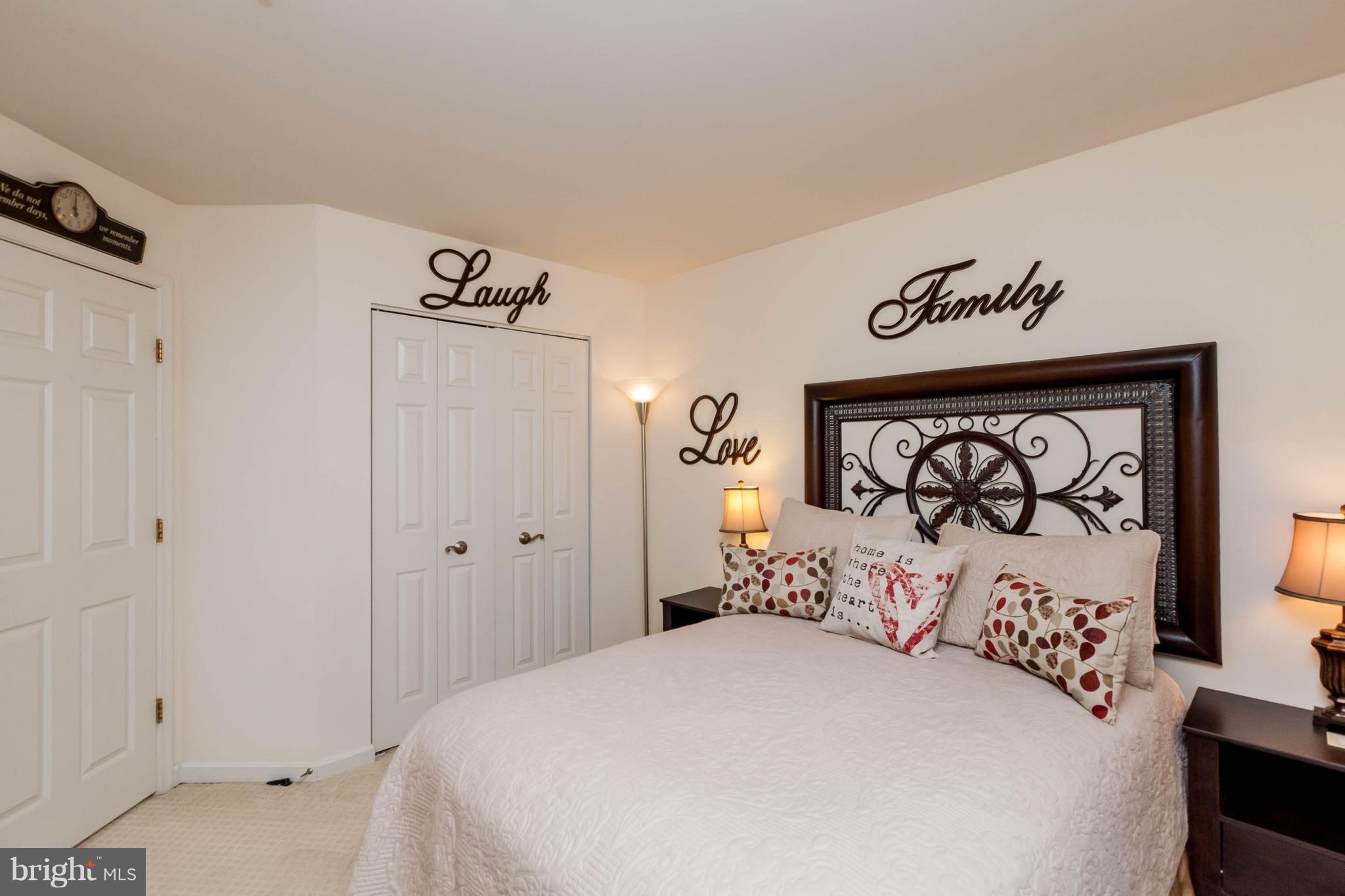 SEVEN OAKS - Residential