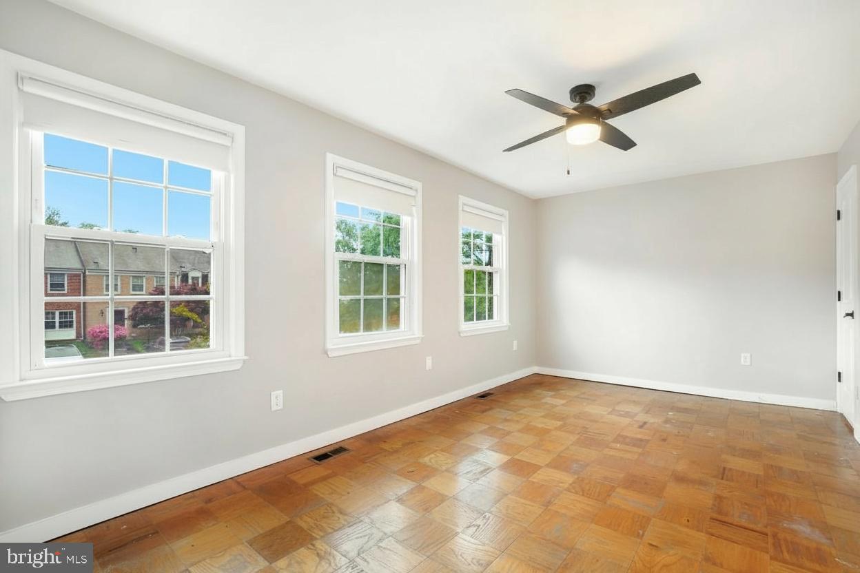 OAKLAND MILLS - Residential