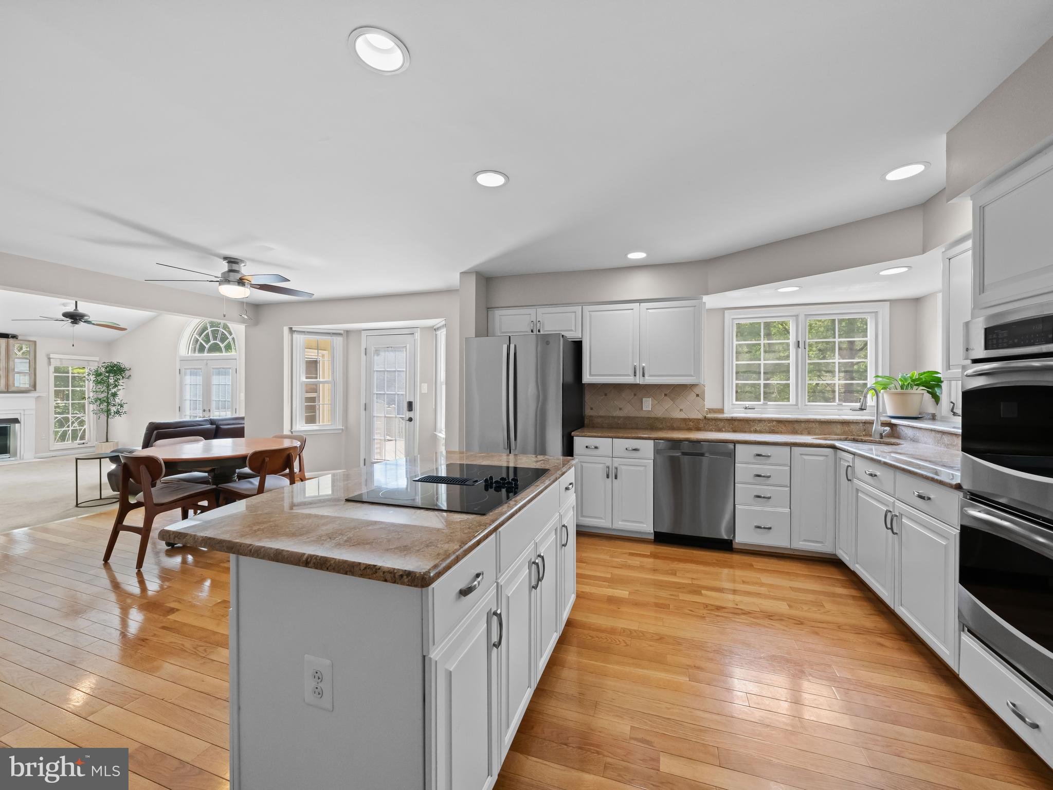 2200 TRAIES COURT