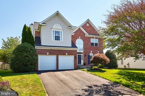 Photo of 1706 Revere Court NE, LEESBURG, VA 20176 (MLS # VALO2123694)