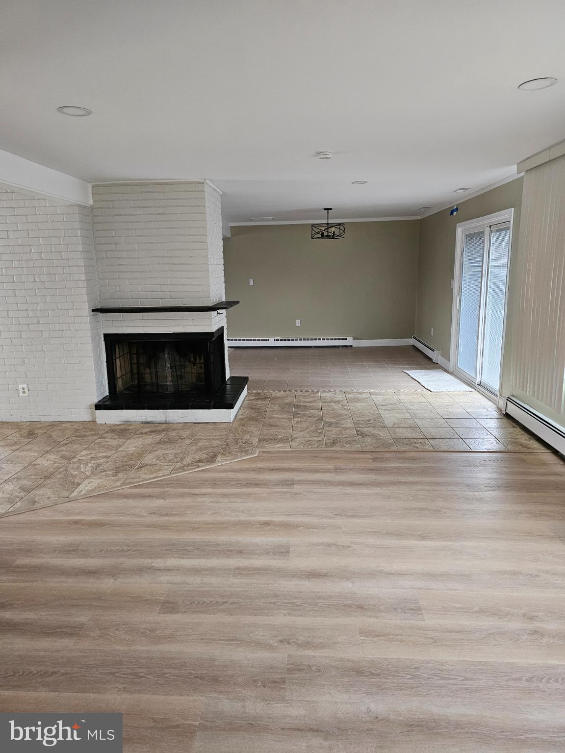 SNOWBALL GATE - Residential Lease