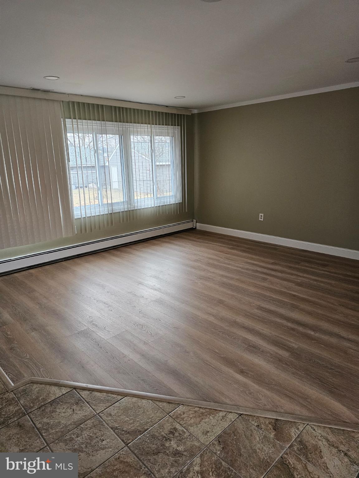 SNOWBALL GATE - Residential Lease