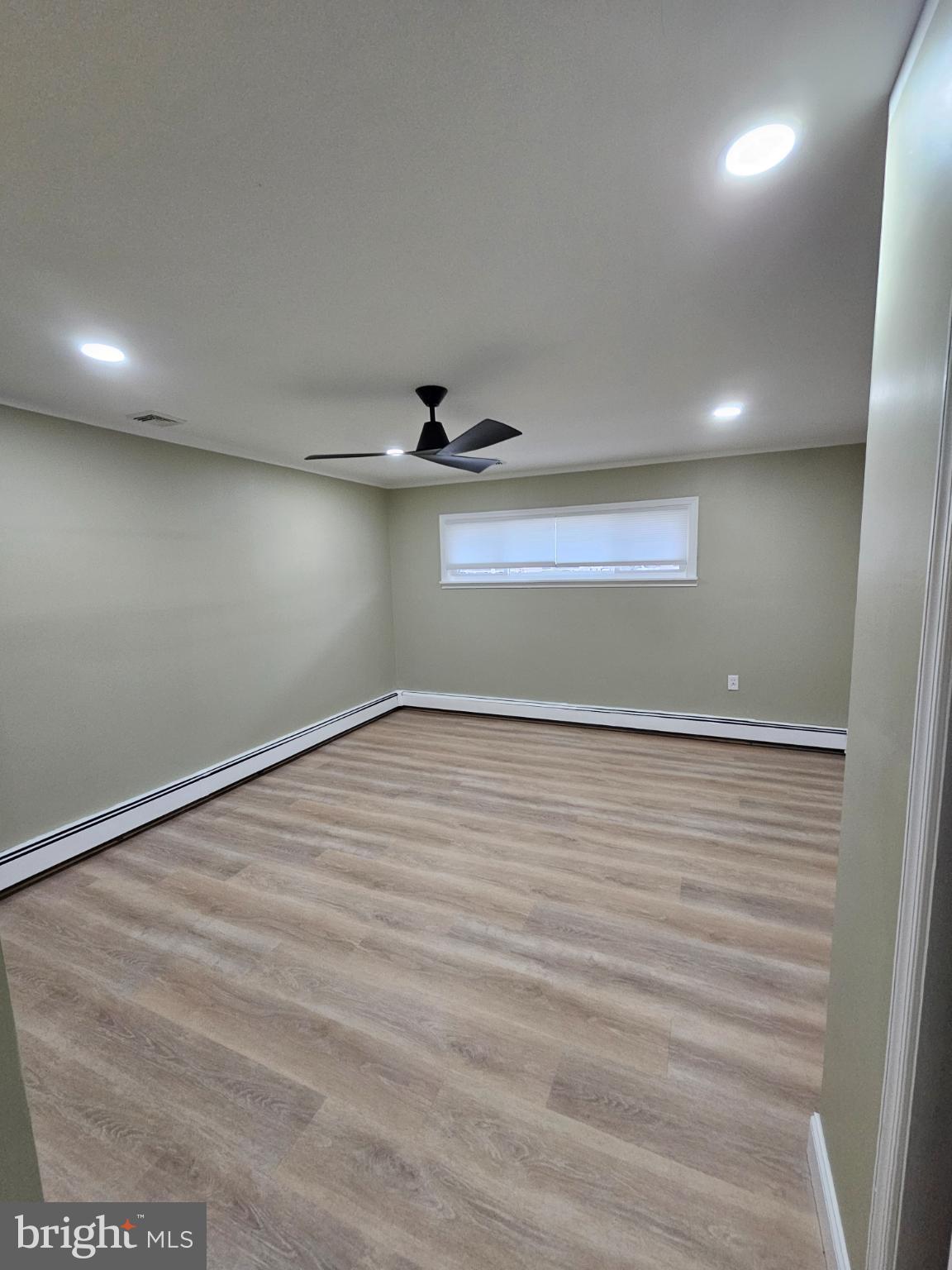 SNOWBALL GATE - Residential Lease