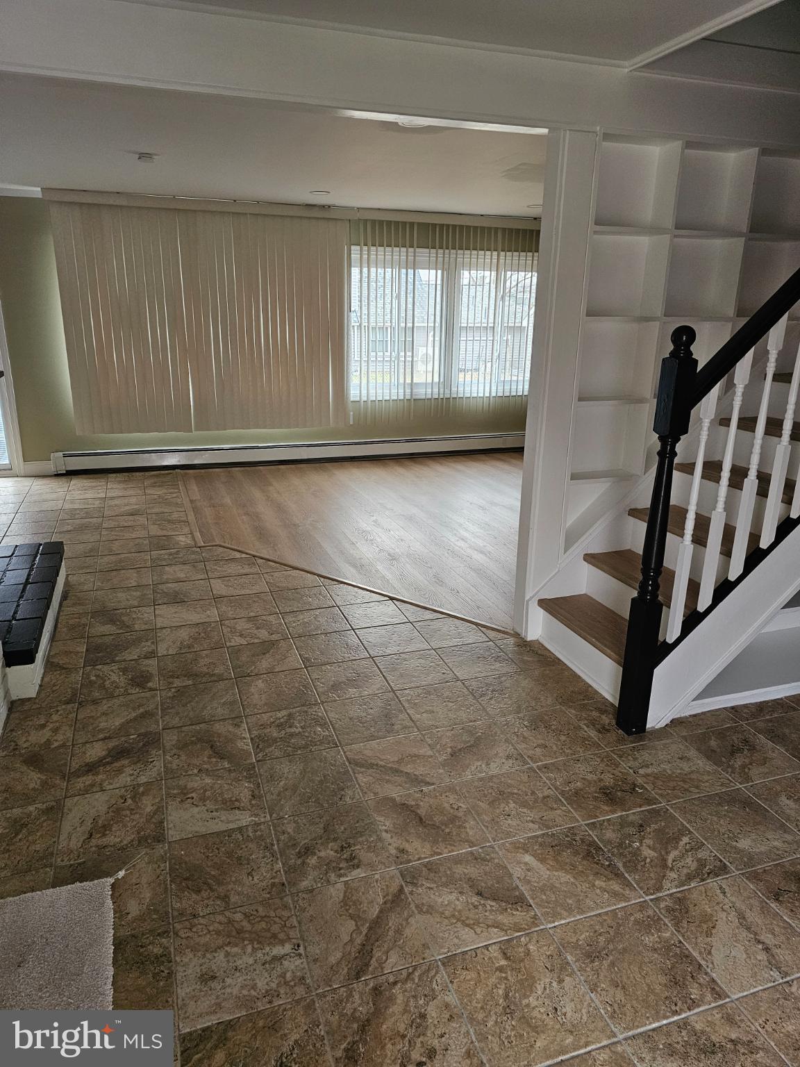 SNOWBALL GATE - Residential Lease