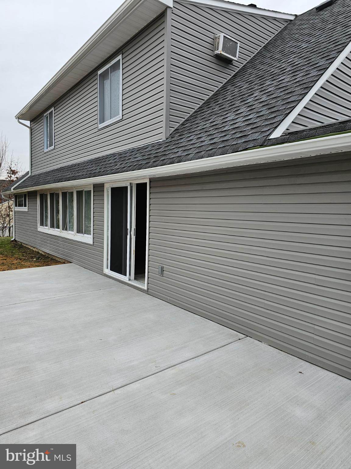 SNOWBALL GATE - Residential Lease