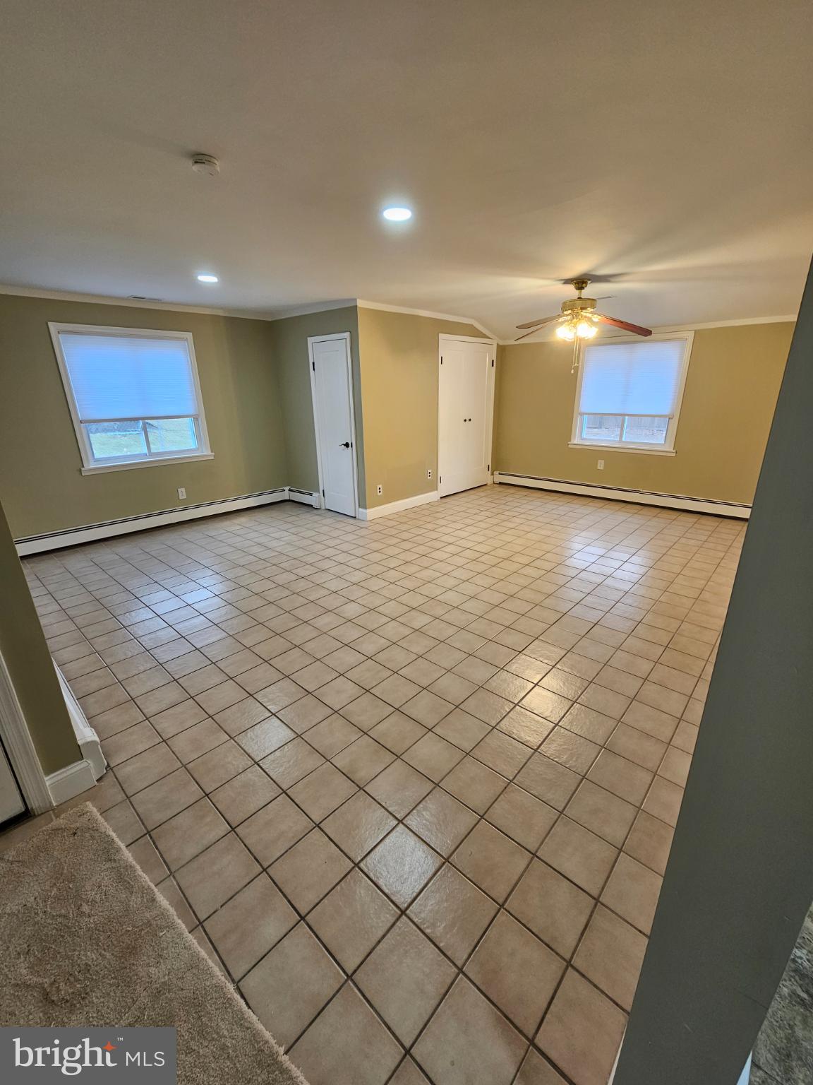 SNOWBALL GATE - Residential Lease