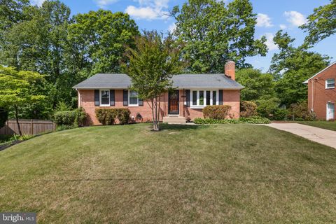 Photo of 4510 Mullen Lane, ANNANDALE, VA 22003 (MLS # VAFX2309646)