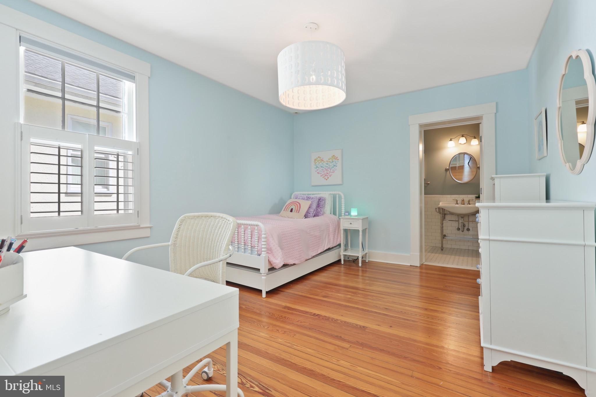 MURRAY HILL - Residential