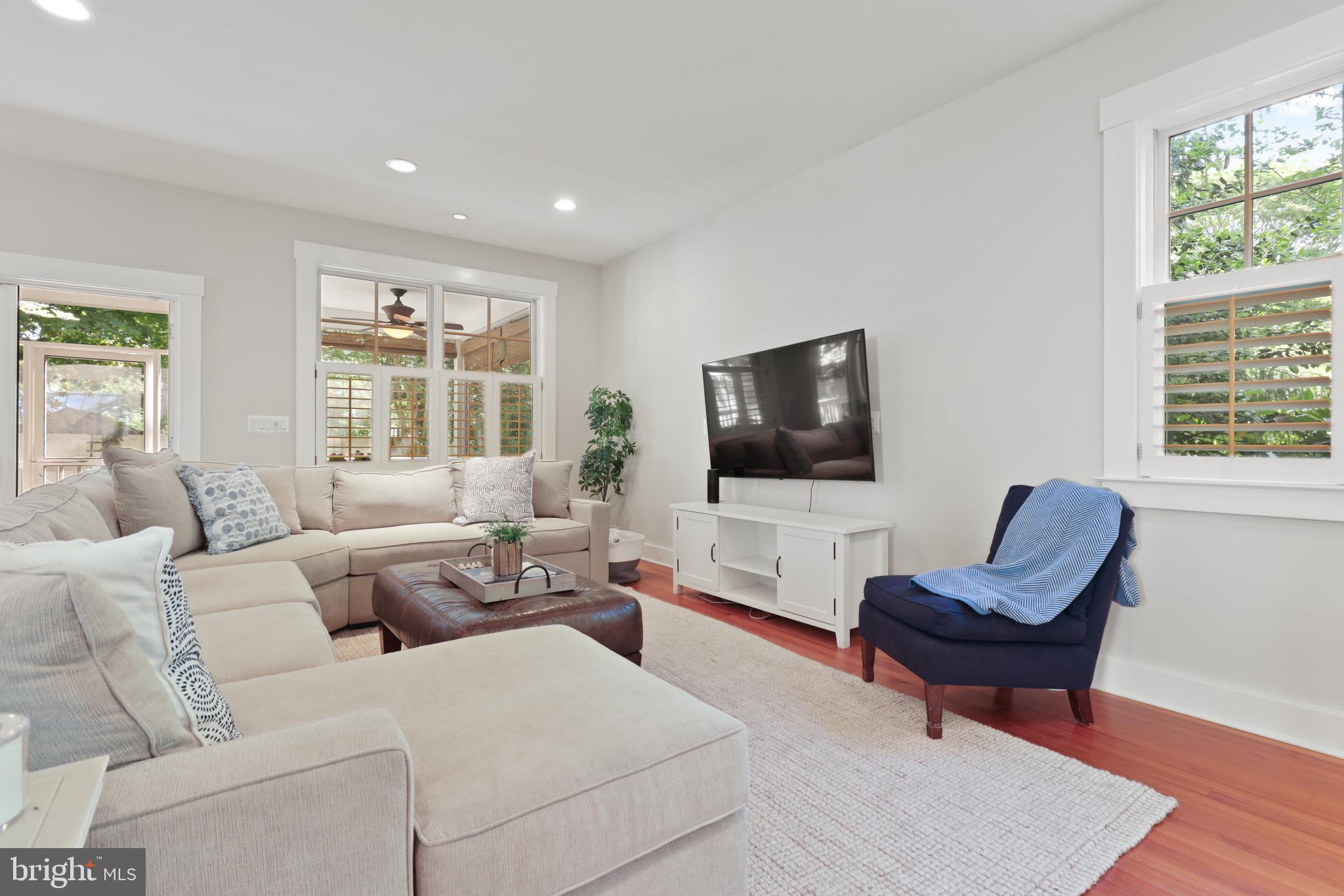 MURRAY HILL - Residential